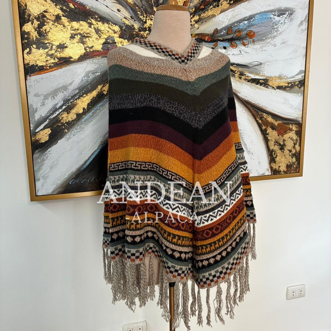 Handmade Peruvian Poncho / Warm Unisex Peruvian Alpaca Wool Poncho / Andean Poncho for Men and Women