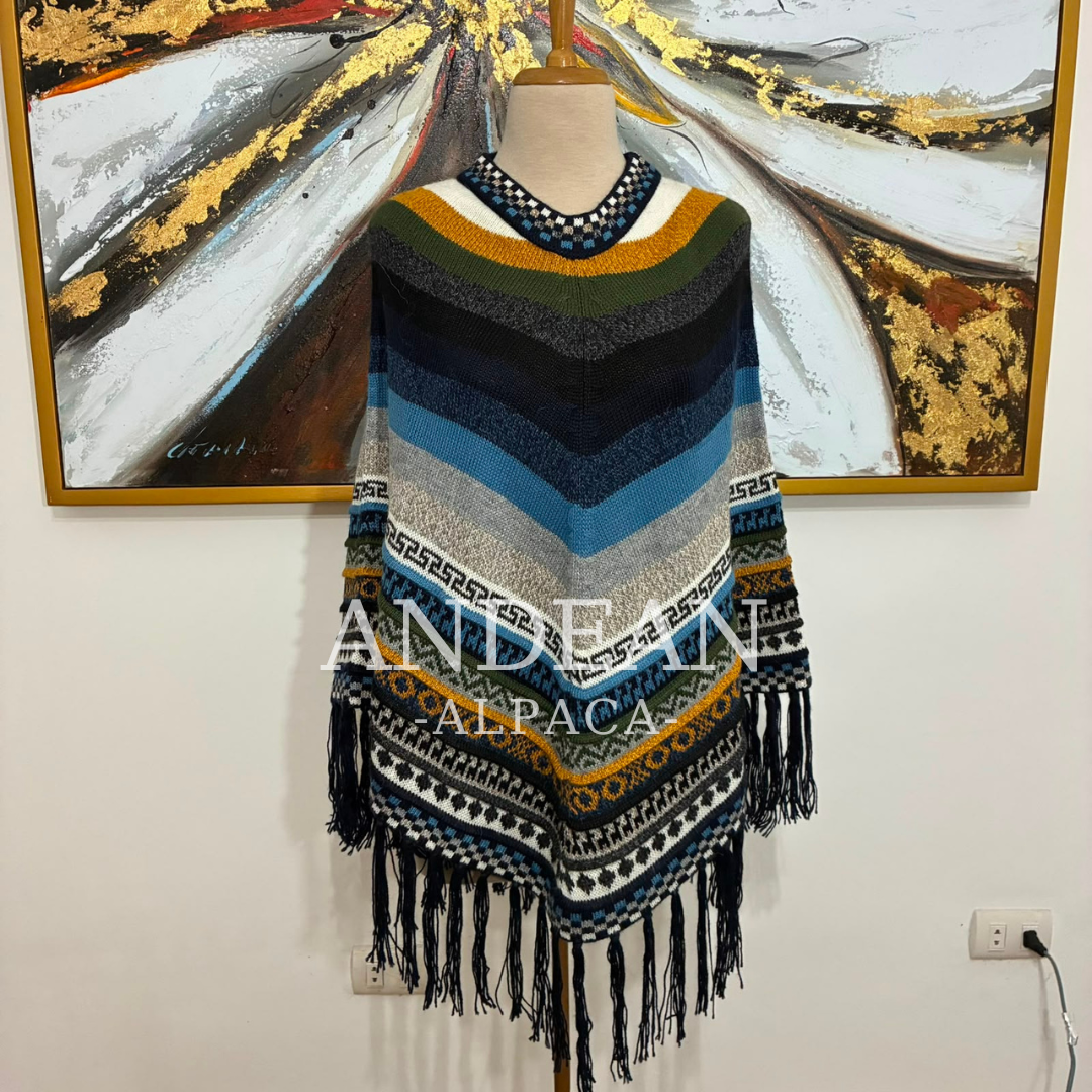 Handmade Peruvian Poncho / Warm Unisex Peruvian Alpaca Wool Poncho / Andean Poncho for Men and Women - Design 4