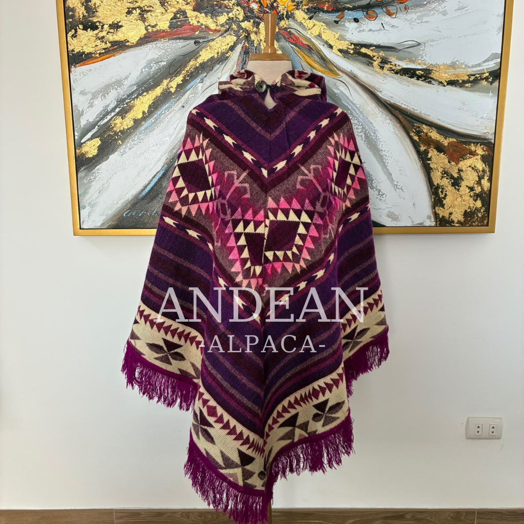 Poncho Peruano Geométrico de Alpaca – Andean Alpaca Store
