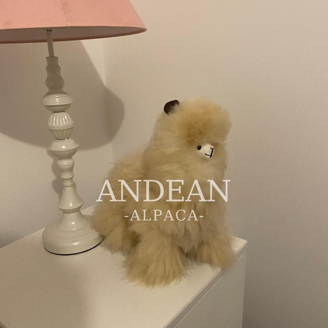 Figura de alpaca bebé: adorno andino hecho a mano, juguete de suave piel de alpaca, decoración peruana, bonito regalo para decorar estanterías.