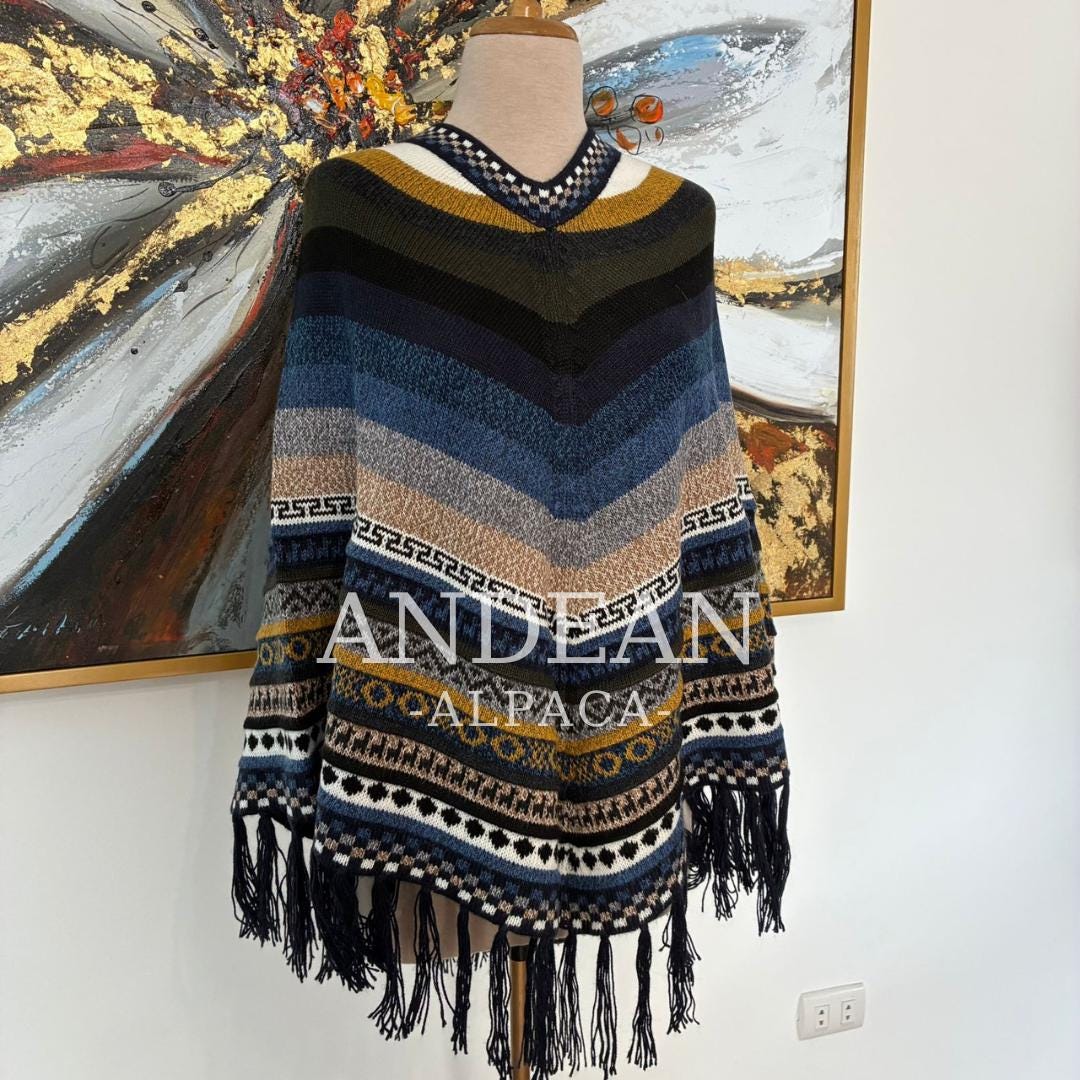 Handmade Peruvian Poncho / Warm Unisex Peruvian Alpaca Wool Poncho / Andean Poncho for Men and Women